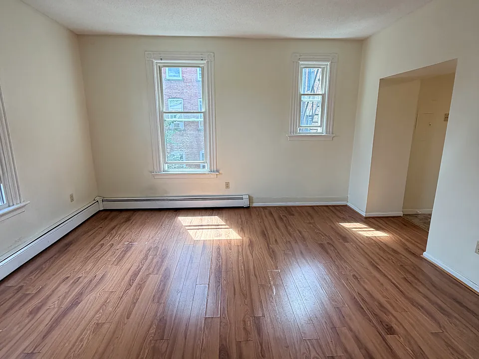 131 Howe St #2
