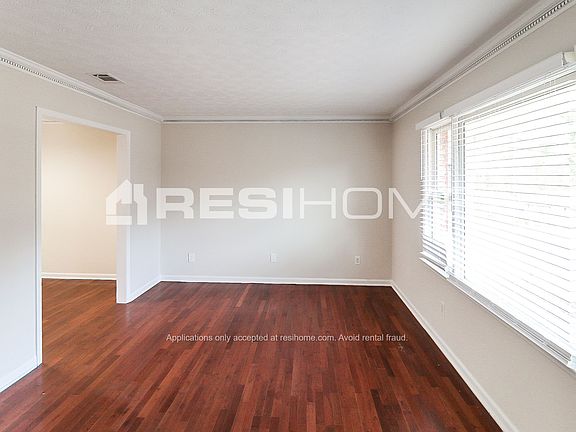 3rd image of 1655 Creekwood Ln SE
