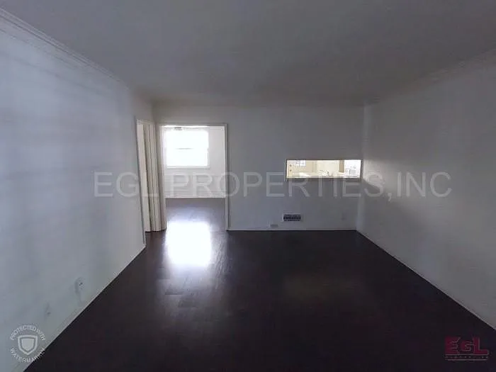 Building Photo - 925 S Le Doux Rd #1