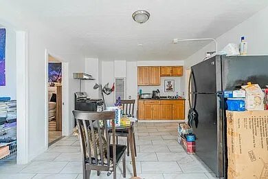 2 bed, 695 sqft, $1,350 — Photo 2