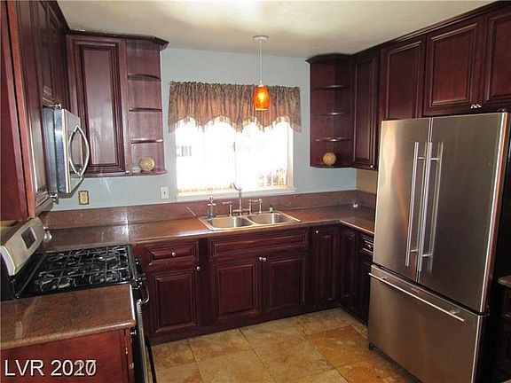 4th image of 699 Remington Dr
