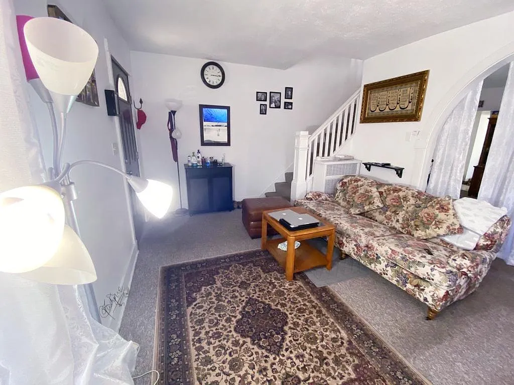 541 Summerlea St — Photo 4