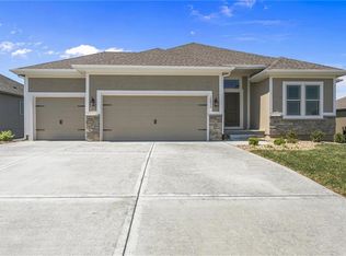 11441 N Auburndale Cir, Kansas City, MO 64157