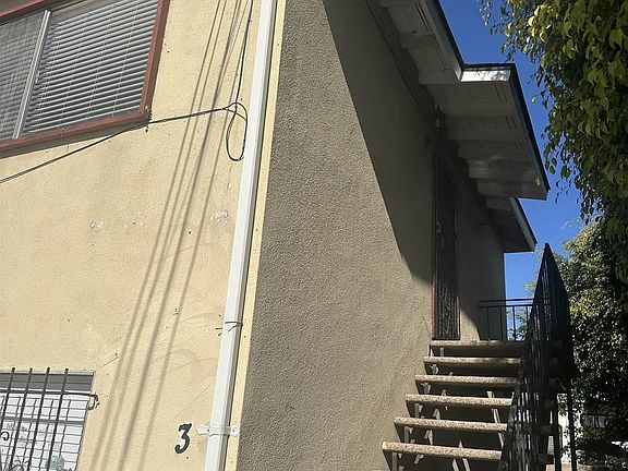 3rd image of 3635 W 110th St