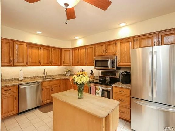 Windsor model end unit with fabulous floor plan.