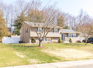 8 Surrey Dr, Wallingford, CT 06492