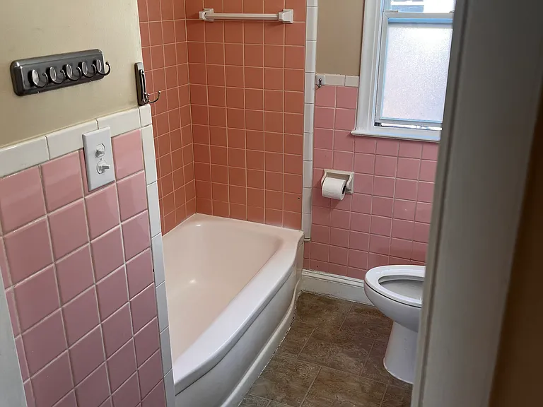 10000 Seltzer St — Photo 6