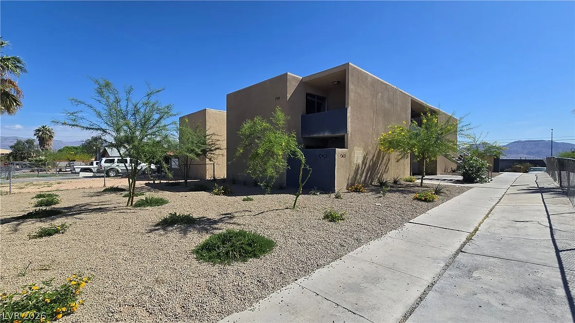 2 bed, 1.0 bath, 3356 sqft, $1,250 — Photo 2