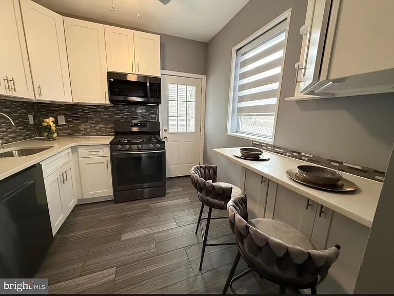 3146 Mercer St — Photo 14