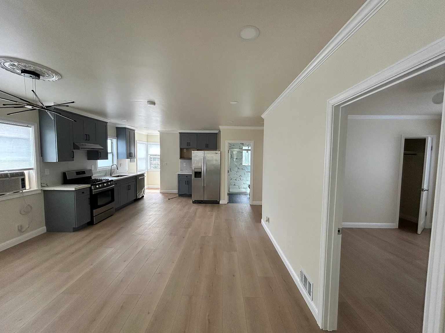 2 bed, 1200 sqft, $2,200 — Photo 3