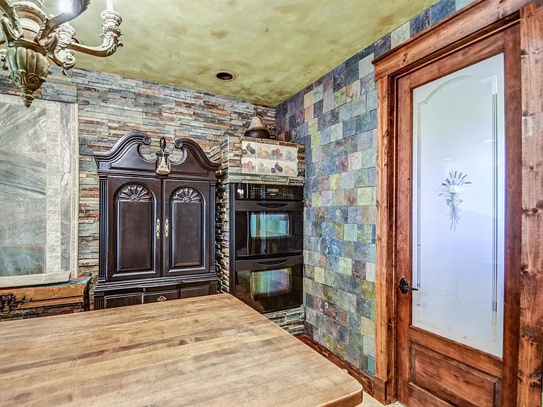 1341 E Ivyglen St — Photo 15