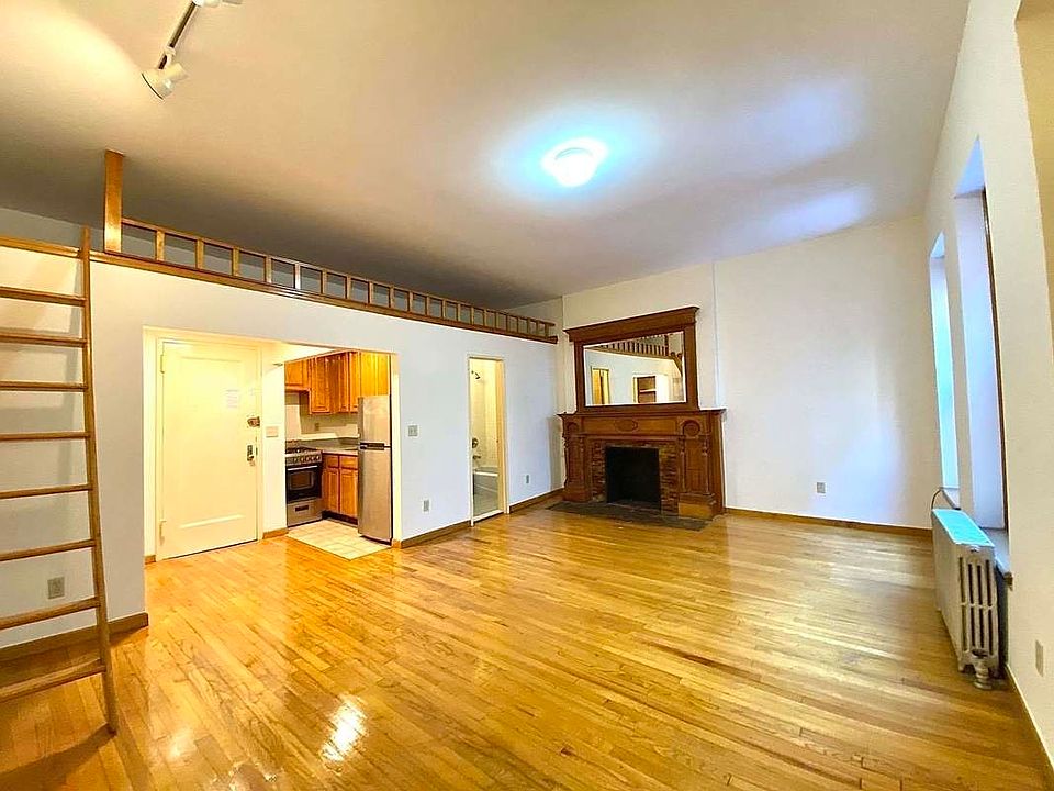 1st image of 132 W 74th St