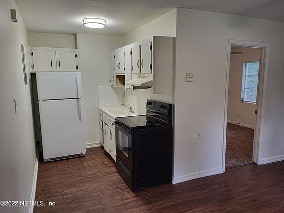5th image of 5072 Kingsbury St