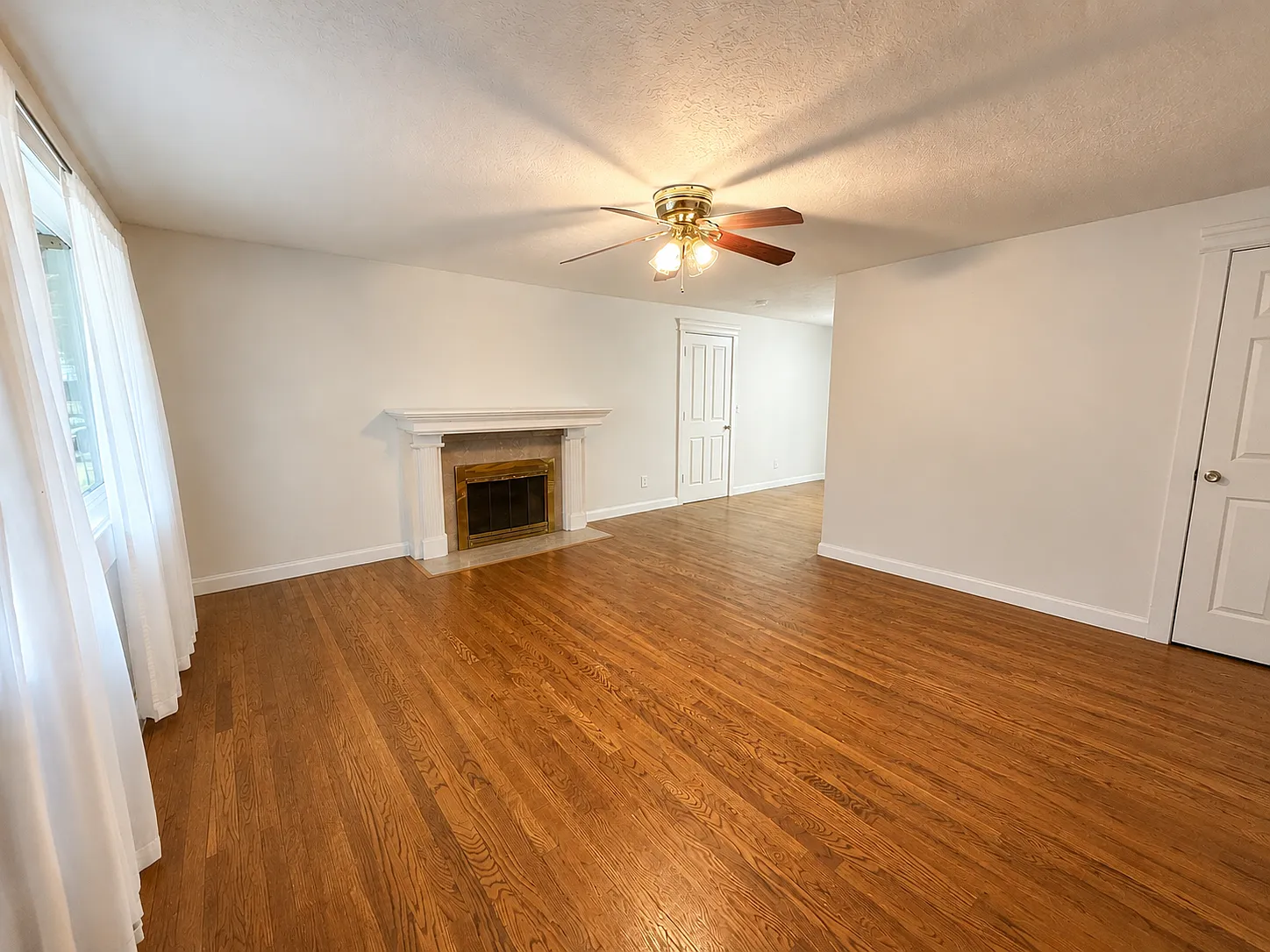 3 bed, 1350 sqft, $2,600 — Photo 2