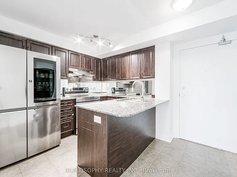60 Fairfax Cres #421 — Photo 4