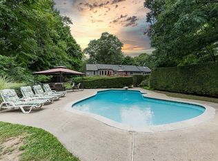 687 Chestnut St, Lynnfield, MA 01940