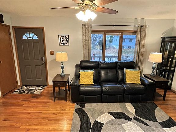 2nd image of 4401 Pineview Dr NE