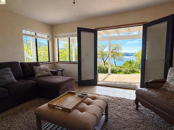 5th image of 867 Foothill Rd