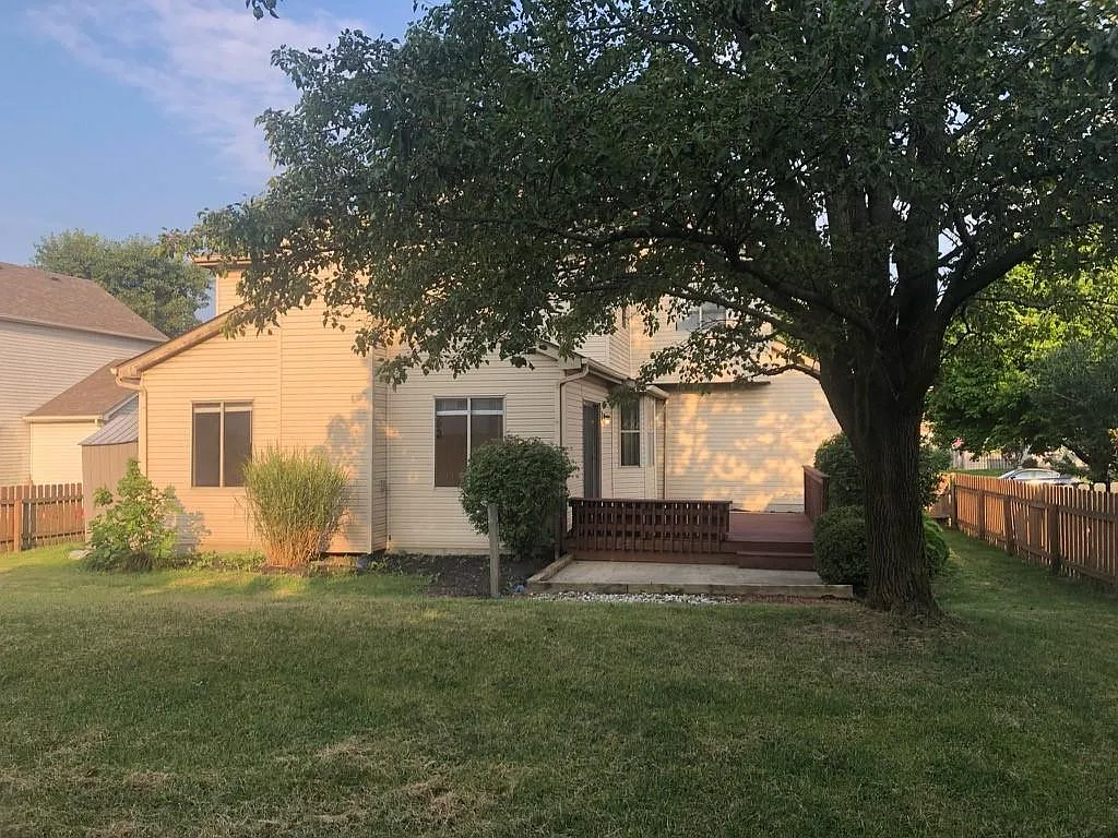 4 bed, 2.5 bath, 1991 sqft, $2,600 — Photo 3