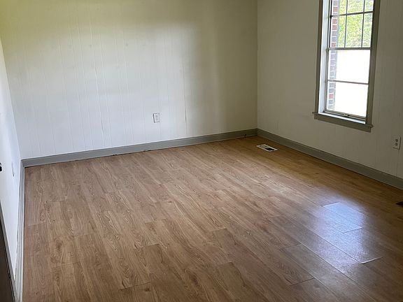 3rd image of 139 Franklin St #139