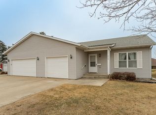 712 Memorial Dr, Spring Valley, MN 55975