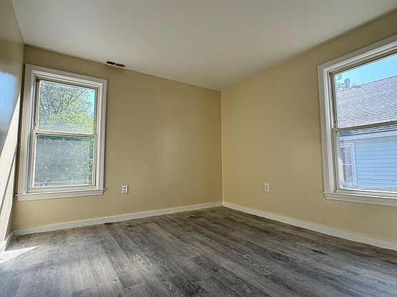 4th image of 20 Arlington St #C