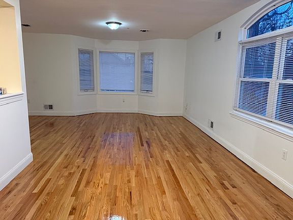 5th image of 645 Lamont Ave #2