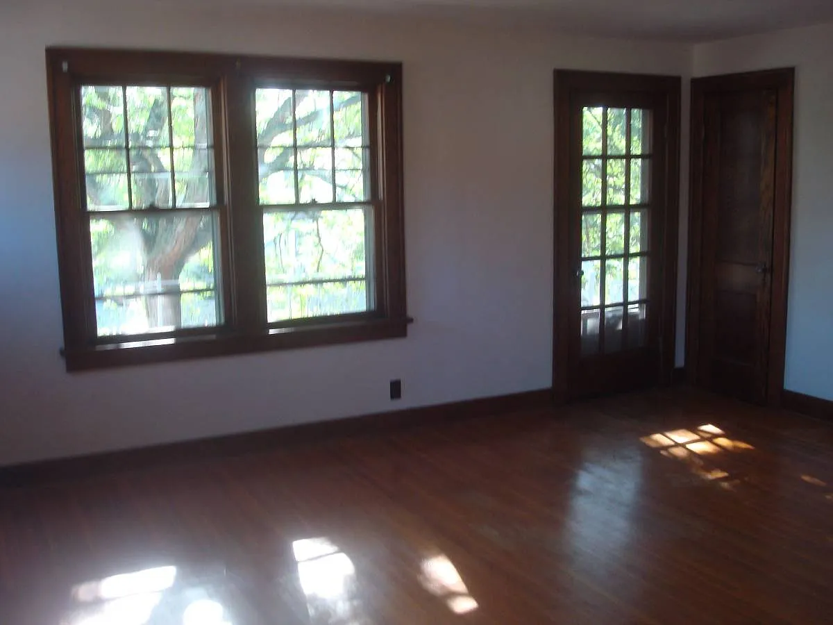 Building Photo - 112 Fairfield Ave #UP