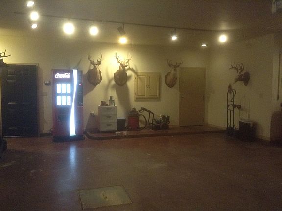 2nd image of 1153 W California St