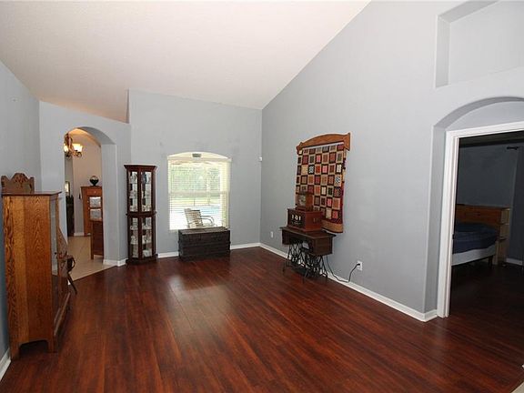 4th image of 1611 Parkglen Cir