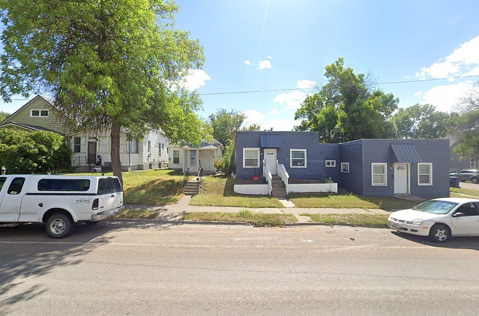 1st image of 702 8th Ave N #702
