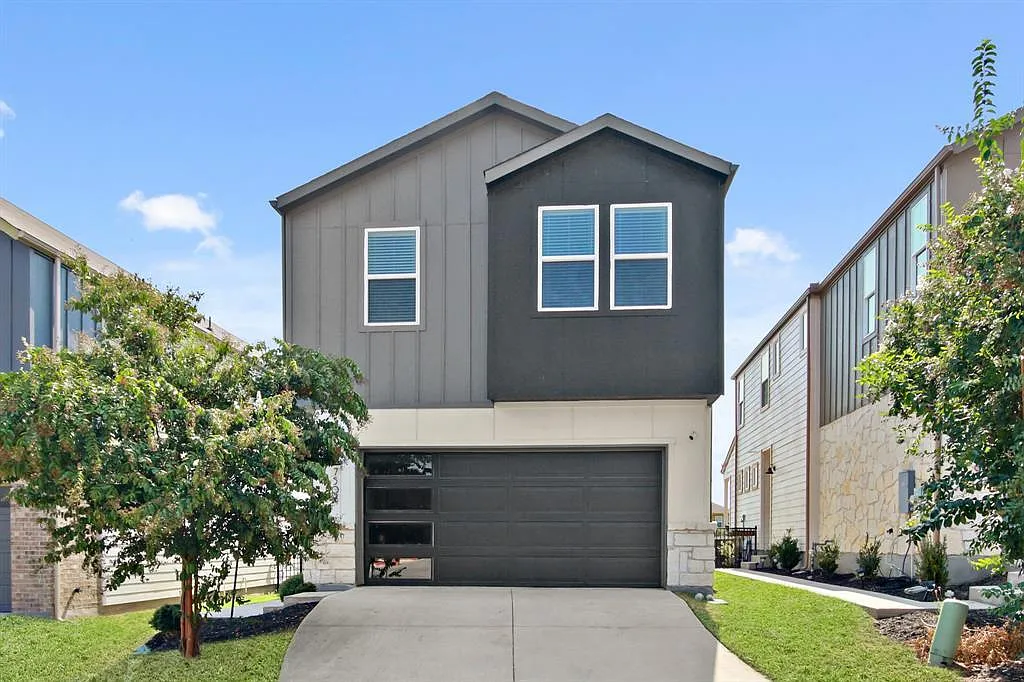 3 bed, 2.5 bath, 2072 sqft, $2,795 — Photo 1