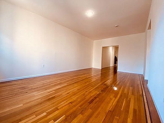 5th image of 117-14 Union Tpke #D4