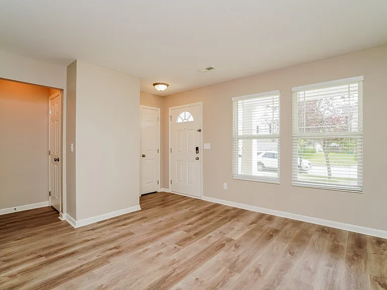 1249 Candora St — Photo 4