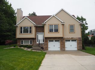 1211 W Mount Garfield Rd, Norton Shores, MI 49441