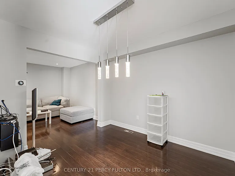 55 Chalmers Cres — Photo 8