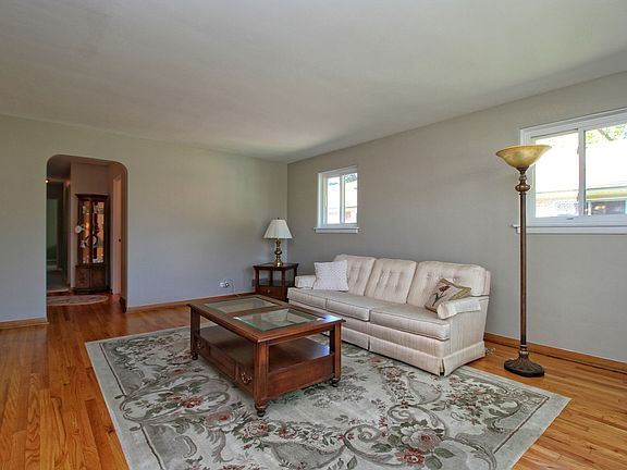 4th image of 4855 Oak Center Dr