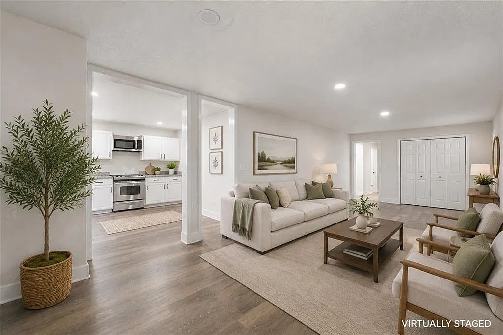 3 bed, 2.0 bath, 1234 sqft, $1,950 — Photo 3