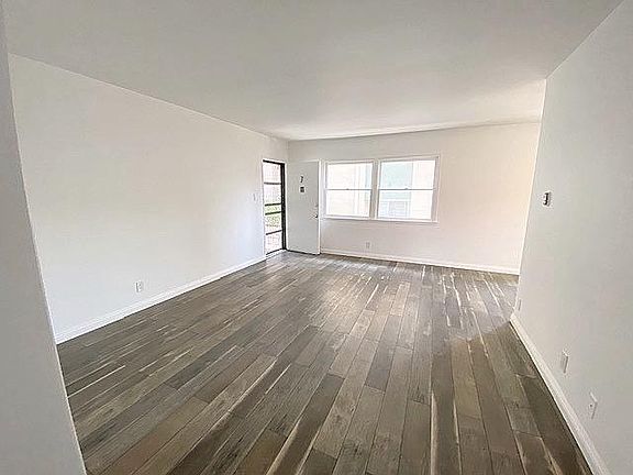 3rd image of 1433 N Detroit St #7