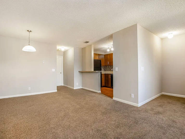CORAL FALLS APARTMENTS — Photo 15