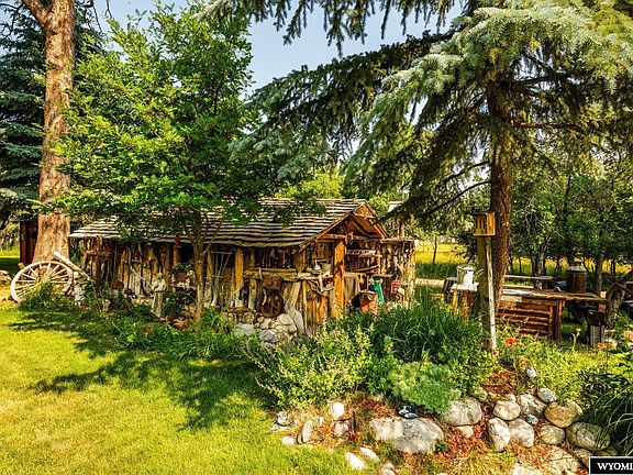 5th image of 21 N Piney Rd