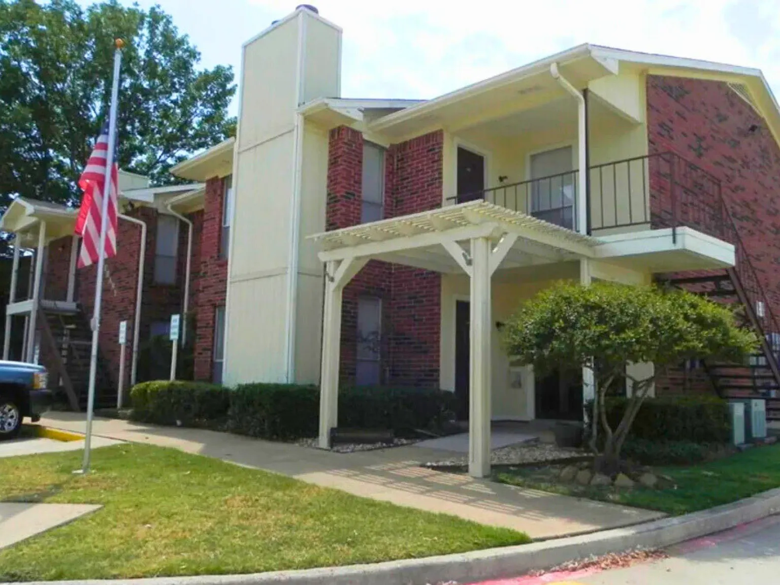 Dove Hollow Apartments — Photo 2