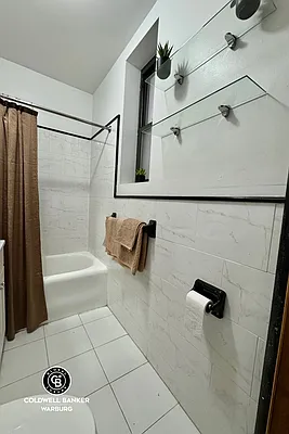 Rented by Coldwell Banker Warburg | media 10