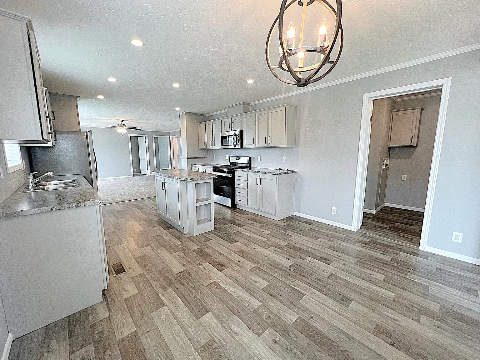 3 bed, 1680 sqft, $1,749 — Photo 2