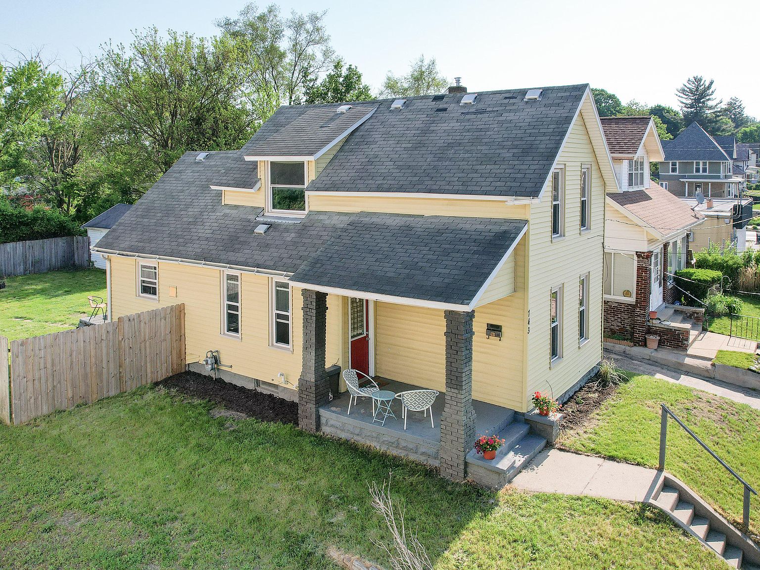 743 Bates St SE, Grand Rapids, MI 49503 Zillow