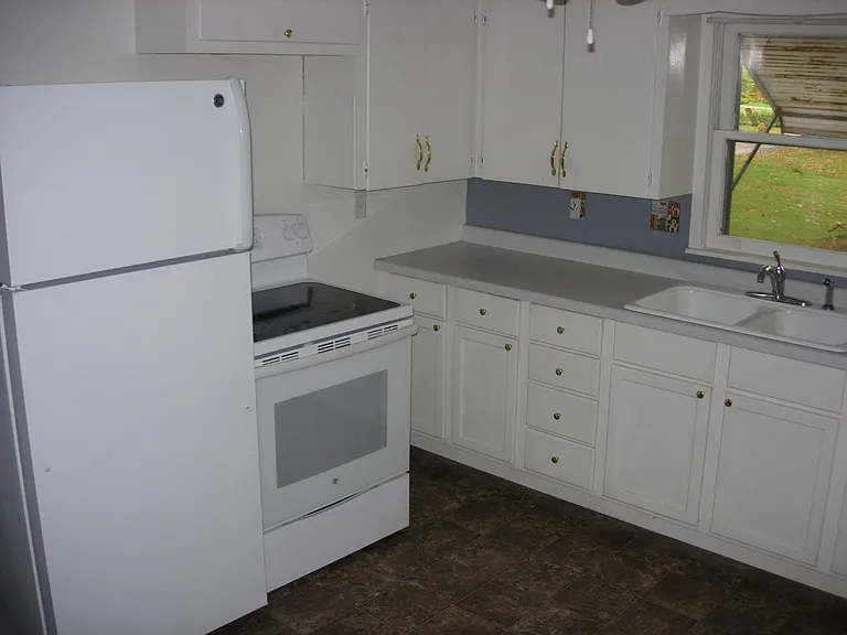 529 Cross Ave — Photo 1