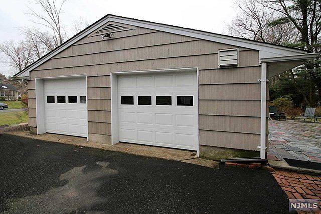 1st image of 589 Forest Dr