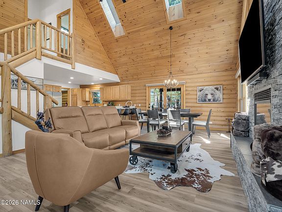 4th image of 2604 W Brookhollow Dr