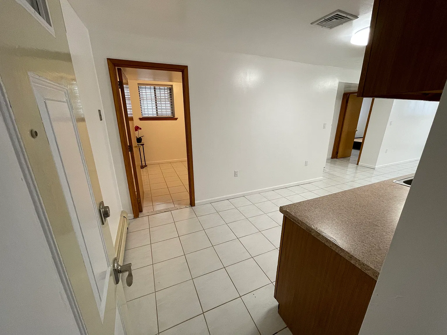 2 bed, 900 sqft, $2,300 — Photo 1