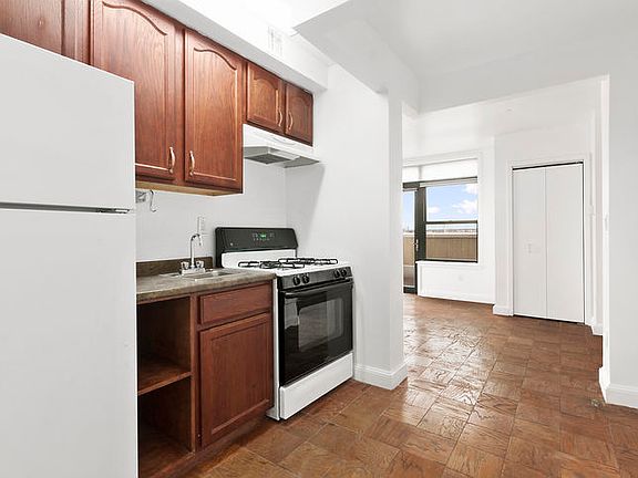 3rd image of 263 Pleasant Ave APT 7A